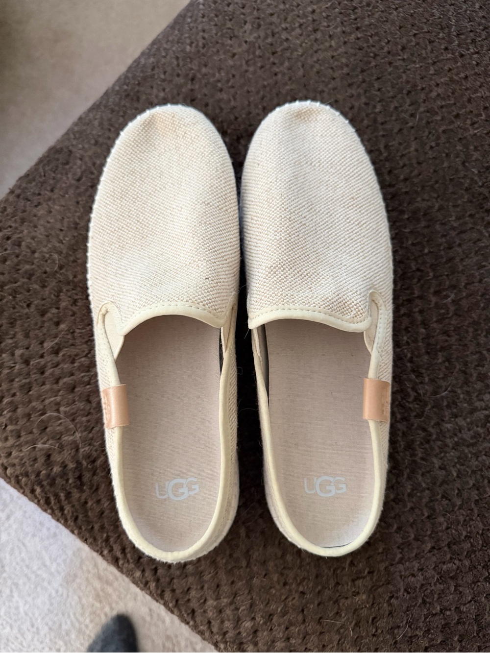UGG size 9 Women’s Delu Mules Slip-On Canvas Shoes in Light Beige